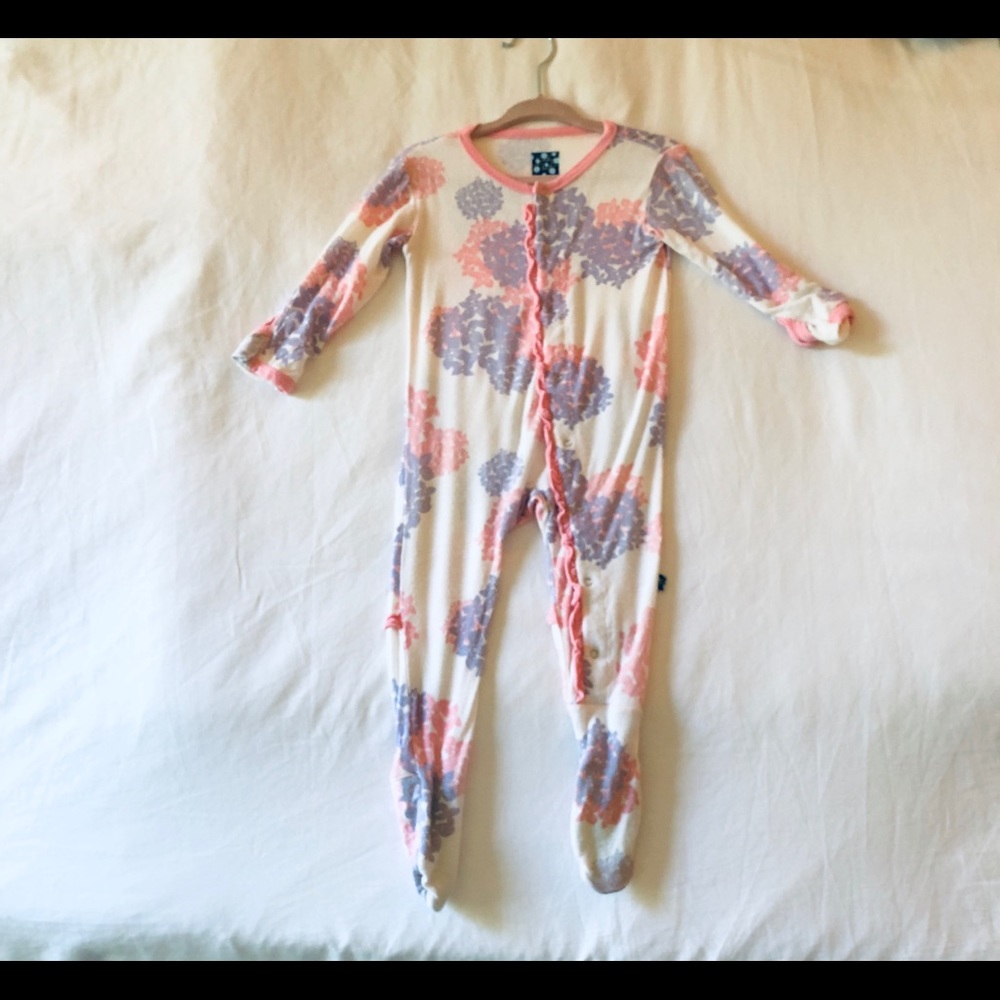 Kickee Pants long sleeve footie w/ button clousure